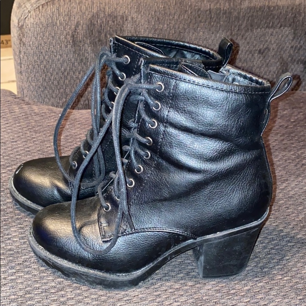 Lace up combat boot heels